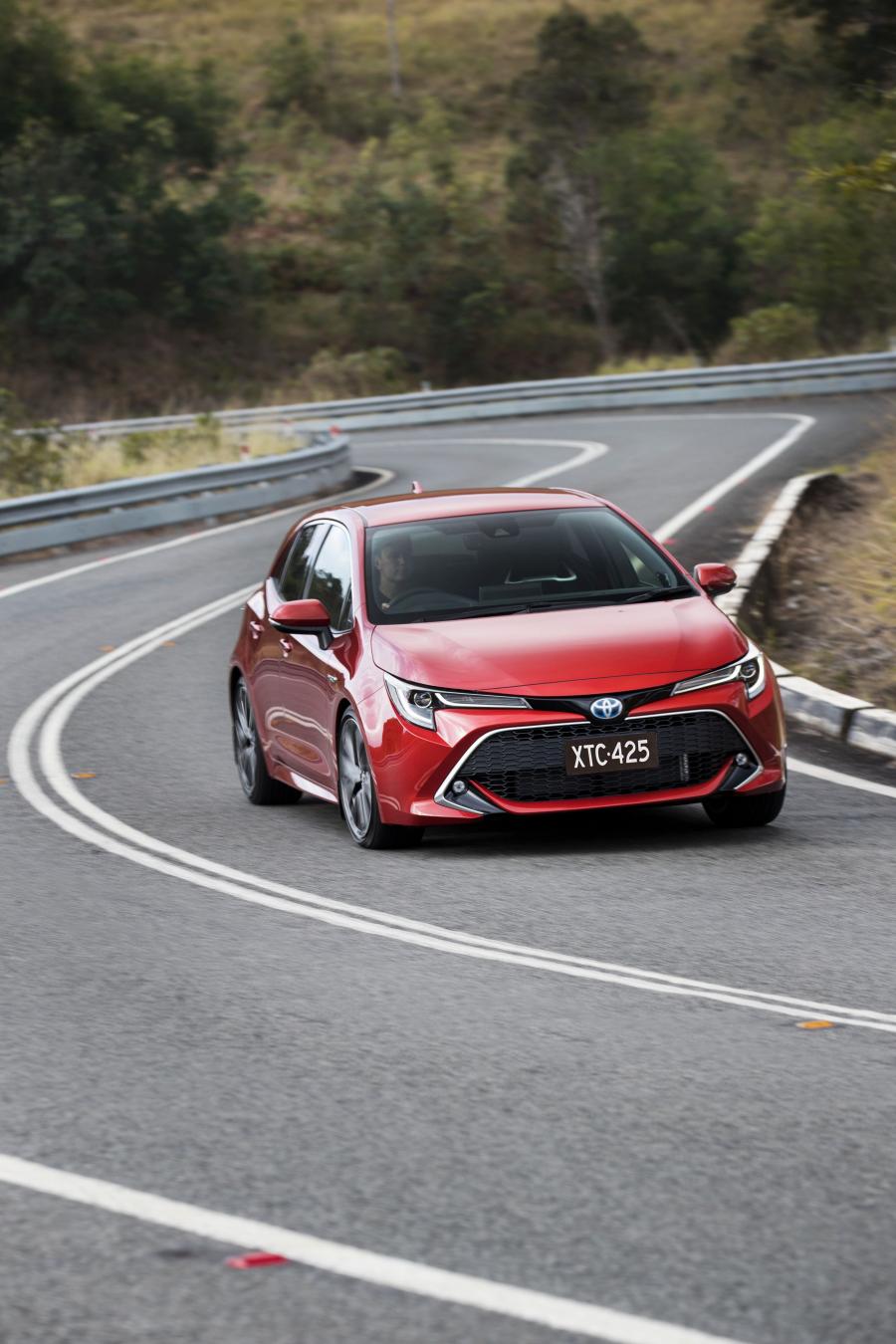  Toyota Corolla ZR Hybrid 2018 года  (AU) (фото 2 из 30)